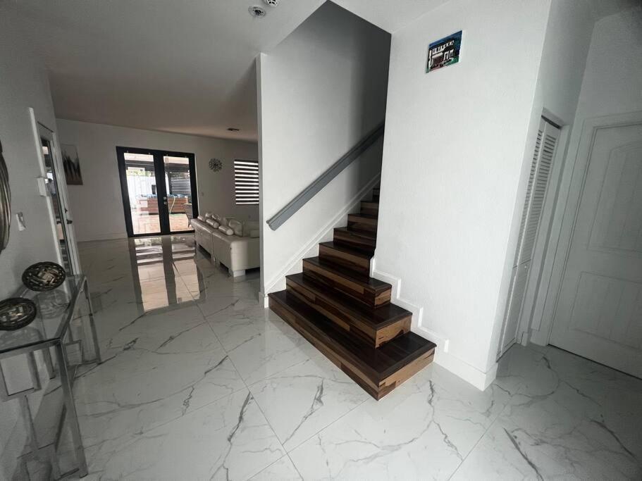 Villa Yenya Маями Екстериор снимка